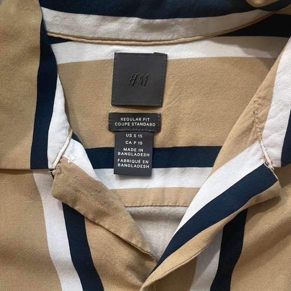 Short sleeve regular fit button up - Picture 2 of 3